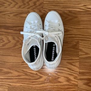 white chuck taylor all star lugged converses